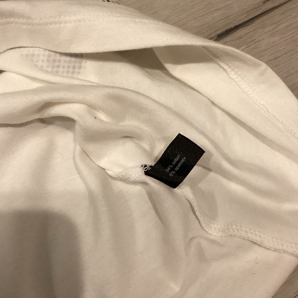 The Limited Classic White Metallic floral graphic short sleeves Tee. - Picture 6 of 6